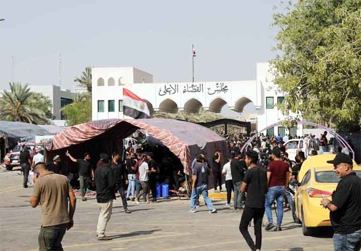 बगदाद में शिया धर्मगुरु मुक्तदा अल-सदर के समर्थकों ने खत्म किया प्रदर्शन 