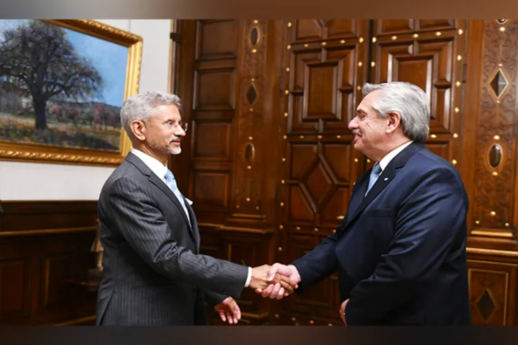 तीन देशों की यात्रा के तीसरे चरण में अर्जेंटीना के राष्ट्रपति से मिले जयशंकर