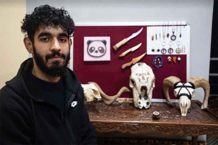 अजीज-उल रहमानः हड्डी पर नक्काशी करने वाले कश्मीरी कलाकार