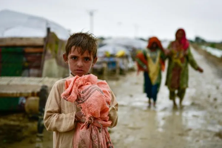 यूनिसेफ की चेतावनी- पाकिस्तान में बाढ़ से 30 लाख से अधिक बच्चे खतरे में 