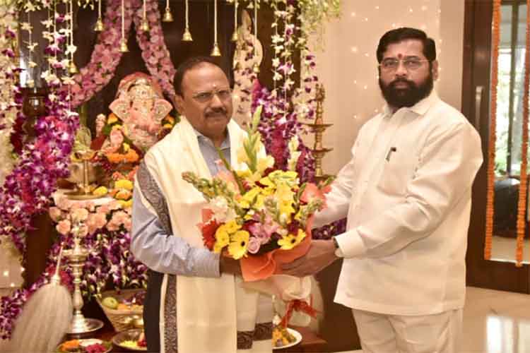 एनएसए अजीत डोभाल ने सीएम एकनाथ शिंदे के आवास पर की गणेश वंदना