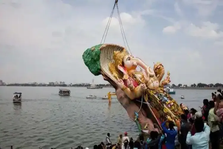 हैदराबाद: झील में गणेश मूर्तियों के विसर्जन के विवाद को पुलिस ने किया समाप्त