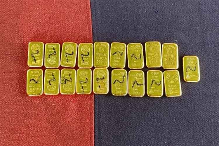 बीएसएफ ने बांग्लादेश सीमा से 1करोड़ के सोने के बिस्कुट बरामद किए