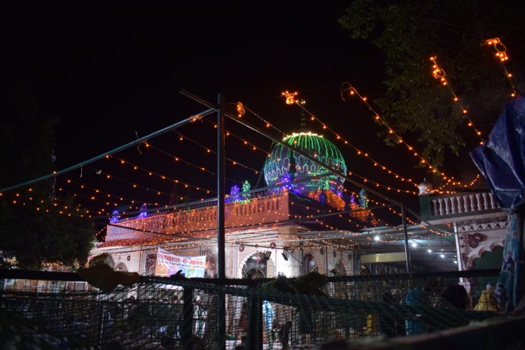 आगराः दो मुल्कों की सरहदों में ऐसी तल्खी आई कि मुरीद ही नहीं आ पाते अपने पीर के उर्स में