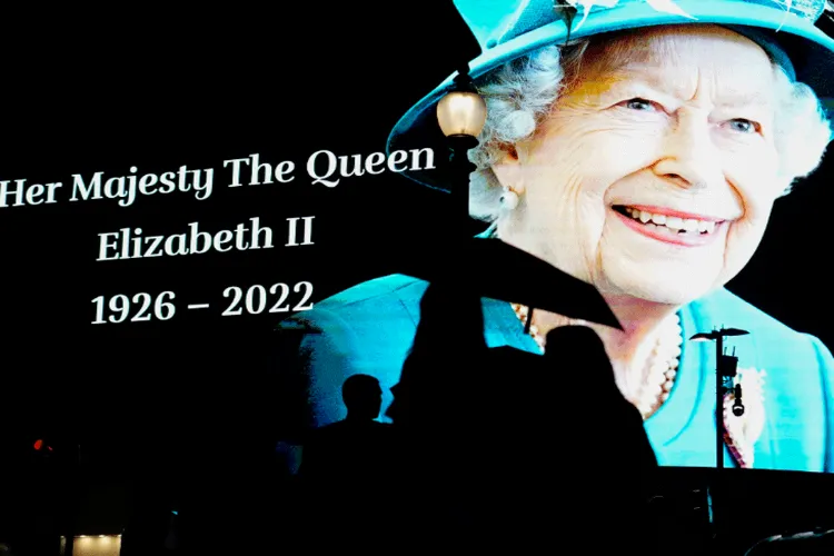 ब्रिटेन की महारानी एलिजाबेथ का निधन