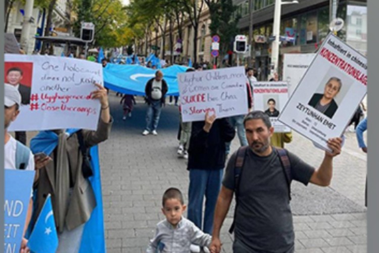चीन में उइगरों के नरसंहार के खिलाफ ऑस्ट्रिया में इस समुदाय ने किया विरोध-प्रदर्शन