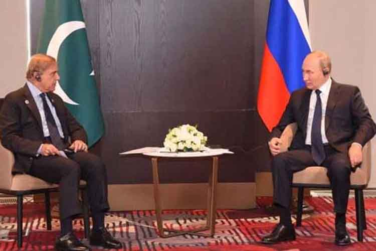 पुतिन ने शहबाज शरीफ से कहा, रूस-पाकिस्तान गैस पाइपलाइन संभव
