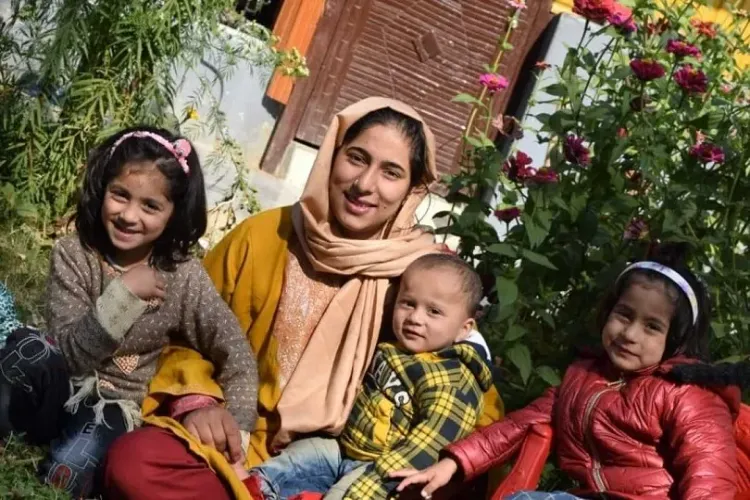 जानिए, तीन बच्चों की मां जम्मू-कश्मीर की सबरीना खालिक ने 10वीं बोर्ड परीक्षा में कैसे किया टॉप ?