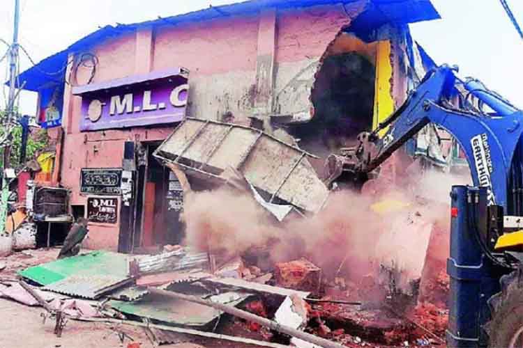 नागपुरः प्रशासन ने मुस्लिम लाईब्रेरी का अवैध रेस्तरां किया जमींदोज