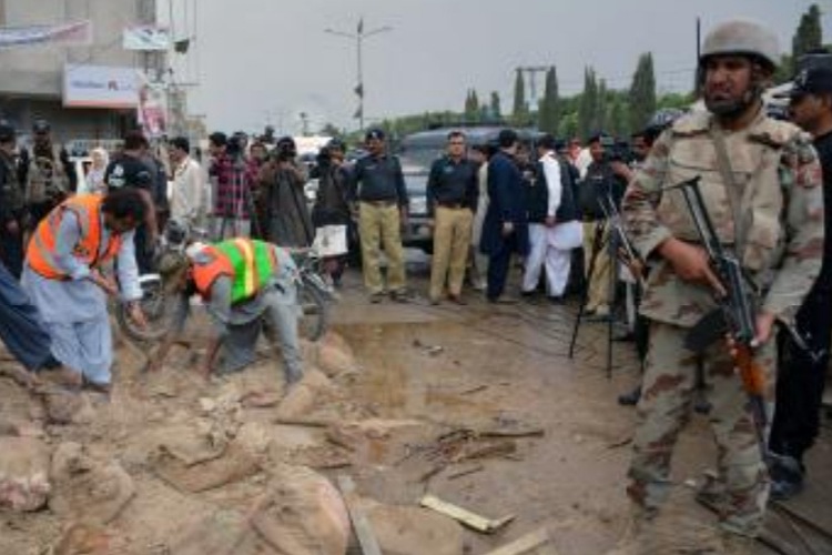 पाकिस्तान में बम विस्फोट, सुरक्षा बलों के दो जवानों की मौत