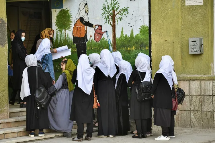 लड़कियों की शिक्षा को लेकर तालिबान में फूट