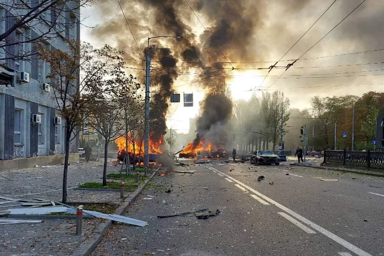 बड़े पैमाने पर रूसी रॉकेट हमलों के बाद यूक्रेन के 1,000 से अधिक शहरों में ब्लैकआउट