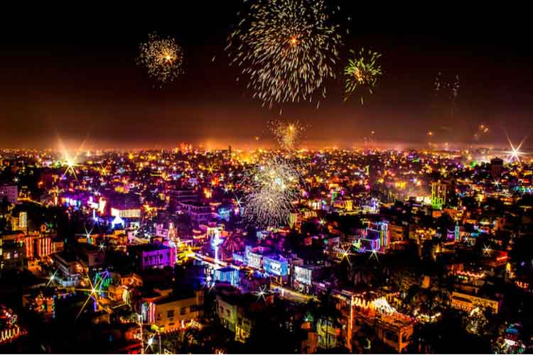 प्रकाश का त्योहार दिवाली: कैसे और क्यों मनाते हैं? शुभ मुहूर्त कब? कैसे करें पूजा?