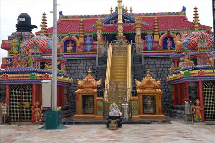आंध्र प्रदेशः अयप्पा मंदिर में शाहरुख, जहीर और अबू नसर ने आयोजित किया भंडारा