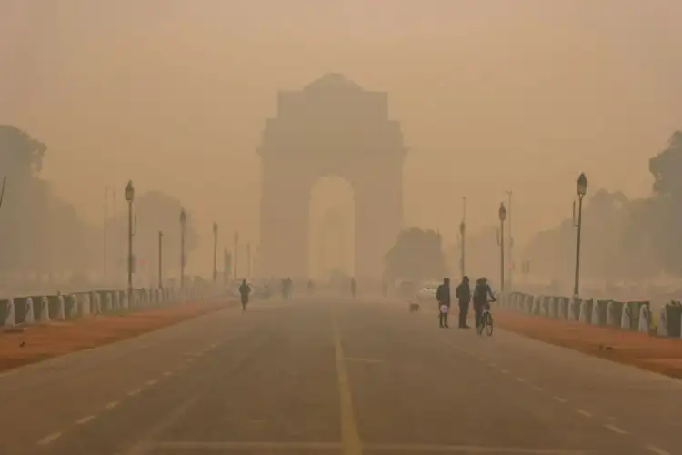 दिल्ली प्रदूषण: लगातार तीसरे दिन वायु गुणवत्ता 'गंभीर',  नोएडा ने 529 AQI, गुरुग्राम में 478 दर्ज 