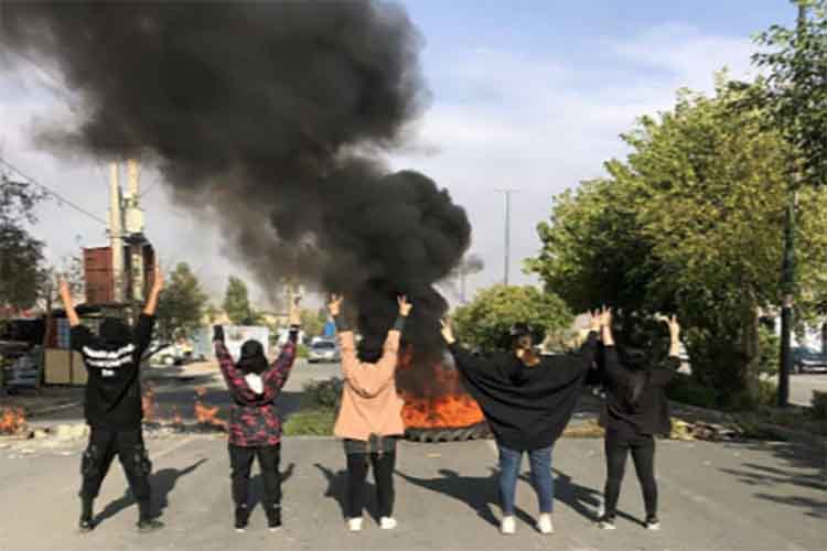 ईरानः हिजाब विरोधी प्रदर्शन में बच्चों समेत 10 लोगों की मौत