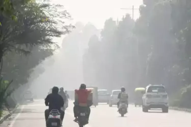 दिल्ली प्रदूषणः एक्यूआई लेवल फिर फिसला, अब भी बेहद खराब स्थिति में
