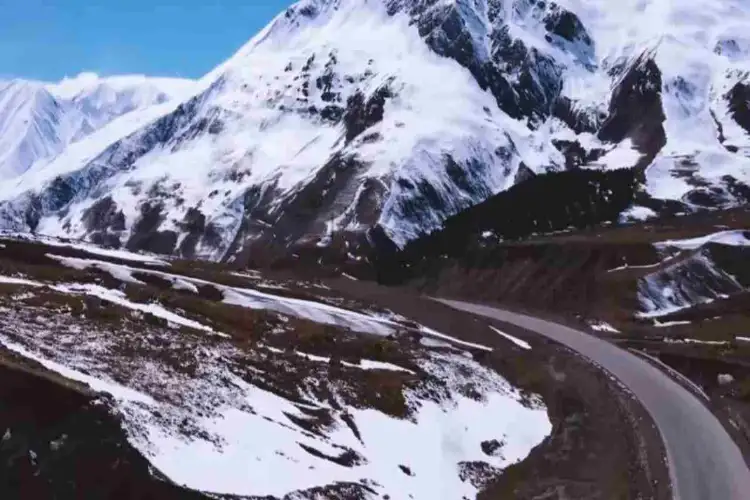 खूबसूरत जम्मू पहाड़ों से शुमार: यहां जानें जम्मू के प्रसिद्ध पर्यटन स्थलों के बारे में 