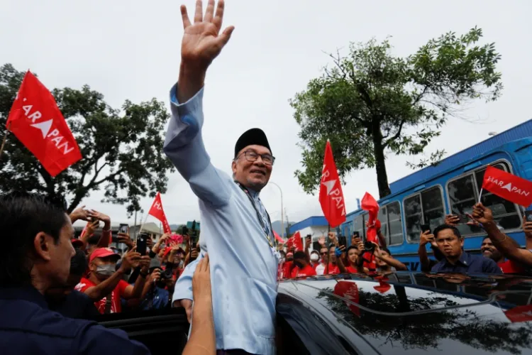 मलेशियाः अनवर होंगे 10 वें प्रधानमंत्री, आज शाम लेंगे शपथ

