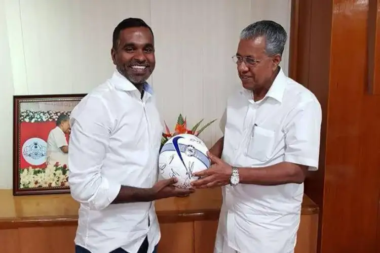 केरल से फीफा में विनय मोहन वेलनेस कोच को मुख्यमंत्री पिनाराई विजयन ने दी बधाई 