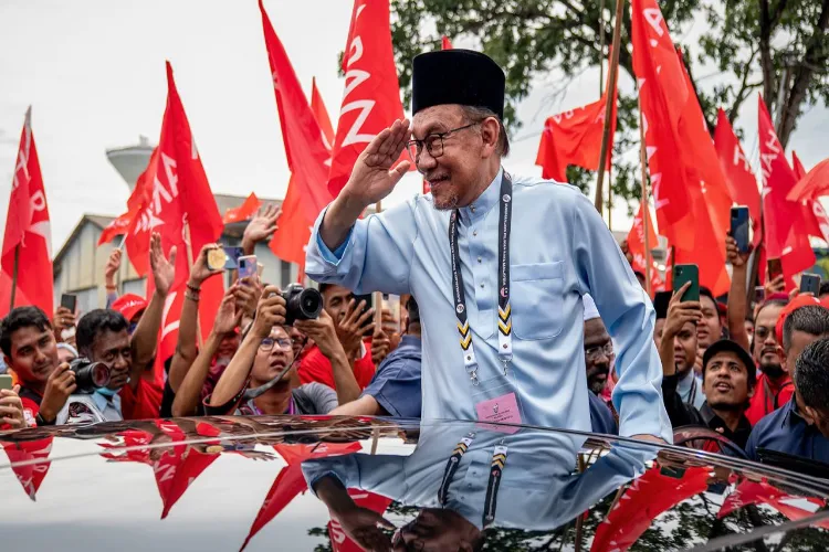 कौन हैं मलेशिया के दसवें प्रधानमंत्री अनवर इब्राहिम