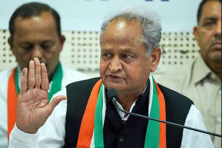 गहलोत का पायलट पर हमला, 'गद्दार' को सीएम नहीं बनाया जा सकता