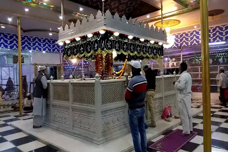 उदयपुर की दरगाह मस्तान बाबा जहां हिंदू-मुसलमान मिलकर बनते हैं ‘हम’