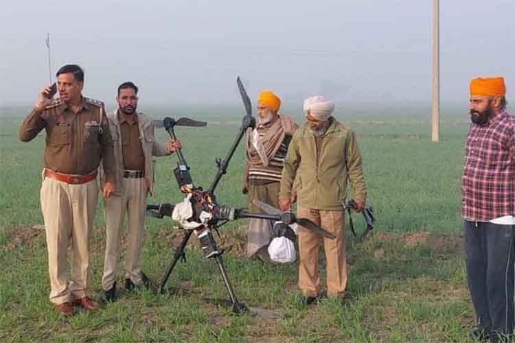 पंजाब में फिर मिला पाकिस्तानी ड्रोन, 5 किलो हेरोइन बरामद