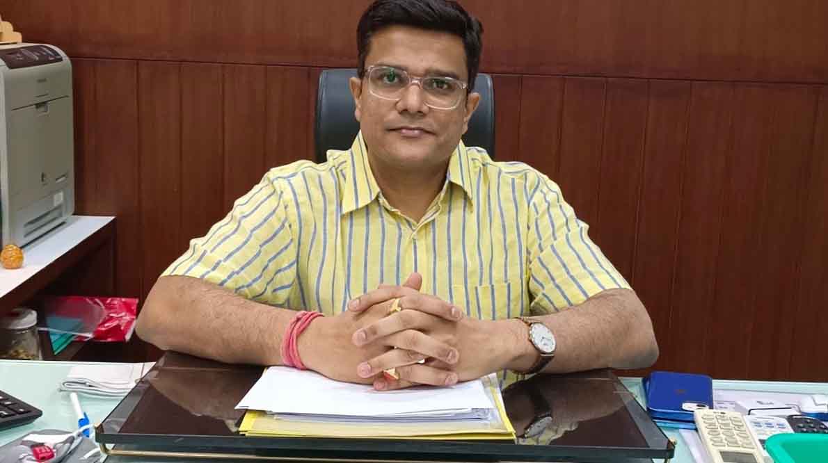 https://www.hindi.awazthevoice.in/upload/news/167300077701_Chhattisgarh_IPS_officer_Arif_Sheikh_promoted,_became_IG_3.jpg