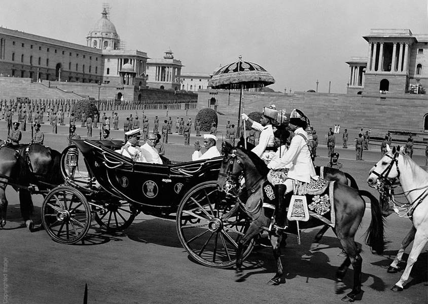 बग्घी पर सवार भारत के पहले राष्ट्रपति डॉ. राजेंद्र प्रसाद