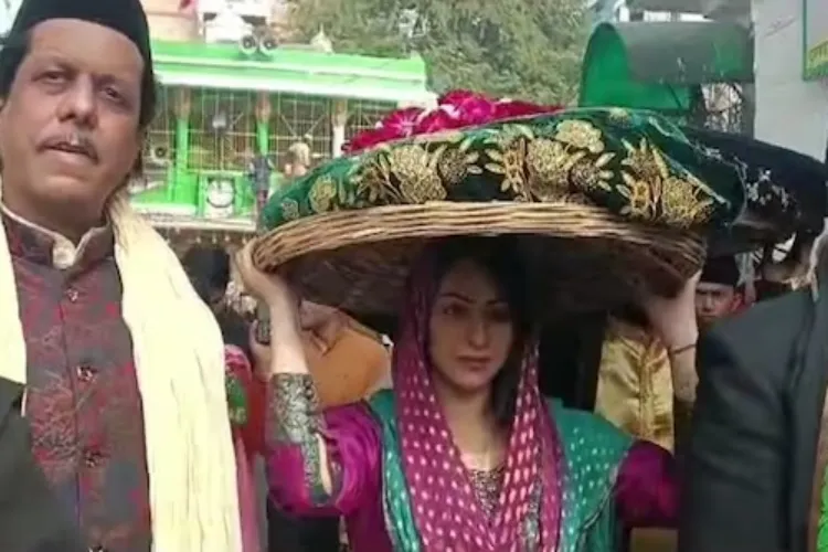 बॉलीवुड की ओर से ख्वाजा अजमेरी की दरगाह पर चढ़ाई गई चादर, अभिनेत्री सोनिया शर्मा रहीं मौजूद