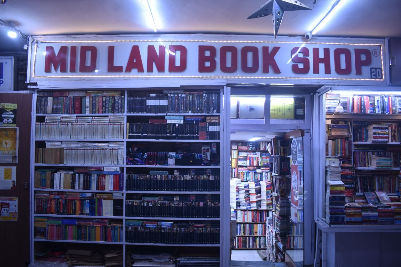 https://www.hindi.awazthevoice.in/upload/news/167567355302_Delhi's_most_popular_'Midland_Bookshop'_where_Shahrukh_Khan_to_Sachin_Tendulkar_visits_8.jfif