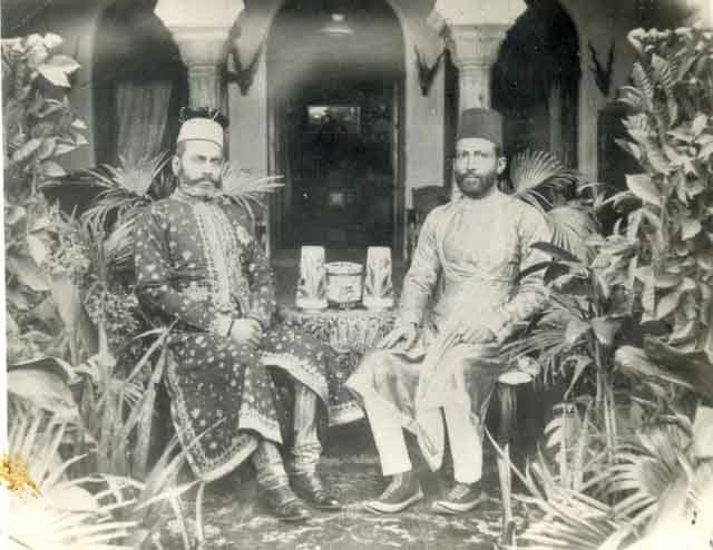 https://www.hindi.awazthevoice.in/upload/news/167603129401_Hakim_Ajmal_Khan_and_Nawab_Amiruddin_Ahmed_Khan_of_Loharu.jpg