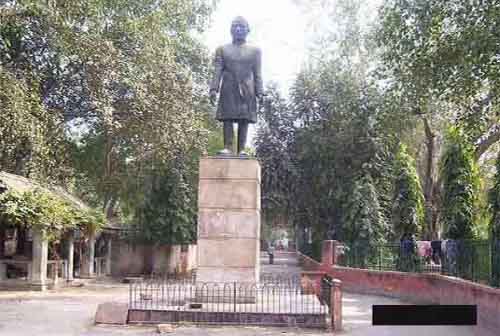 https://www.hindi.awazthevoice.in/upload/news/167603135301_ajmal_khan_park_in_karol_bagh.jpg