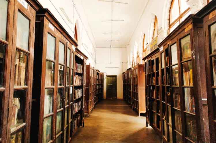 https://www.hindi.awazthevoice.in/upload/news/167646441304_STATE_CENTRAL_LIBRARY-_THE_MUGAL_ARCADIA_,A_POETRY_IN_THE_HYDERABAD_BACKYARD_2.jpg