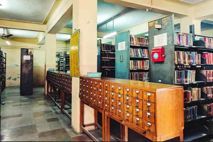 https://www.hindi.awazthevoice.in/upload/news/167646443804_STATE_CENTRAL_LIBRARY-_THE_MUGAL_ARCADIA_,A_POETRY_IN_THE_HYDERABAD_BACKYARD_3.jpg