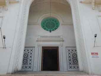https://www.hindi.awazthevoice.in/upload/news/167646456204_STATE_CENTRAL_LIBRARY-_THE_MUGAL_ARCADIA_,A_POETRY_IN_THE_HYDERABAD_BACKYARD_9.jpg