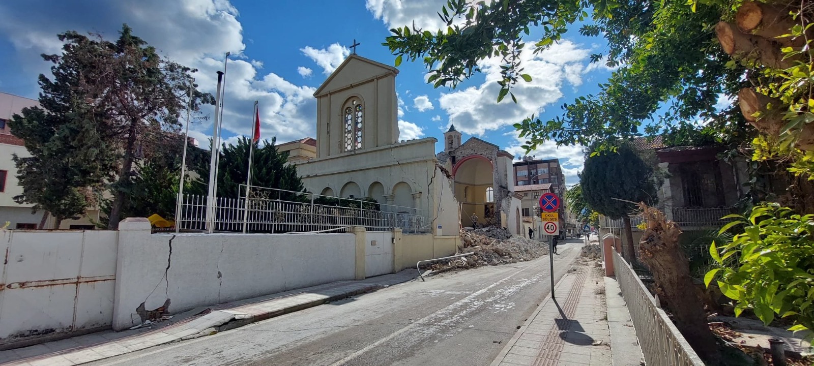 https://www.hindi.awazthevoice.in/upload/news/167672462703_Turkey_The_oldest_church_which_was_the_center_of_the_beginning_of_Christianity_also_collapsed_in_the_earthquake_4.jfif