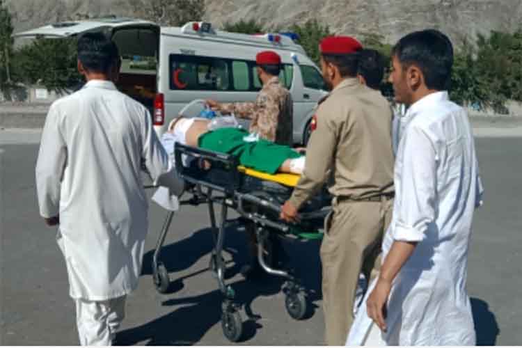 पाकिस्तान में बस के खाई में गिरने से 12 लोगों की मौत, 54 घायल