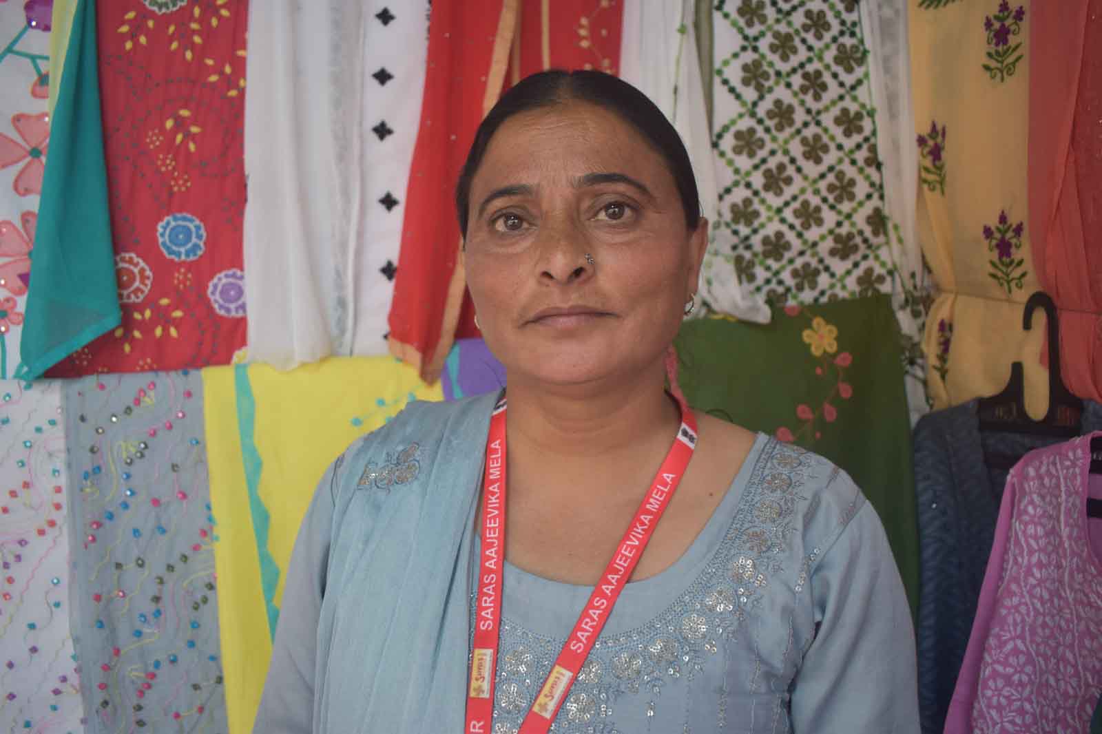 https://www.hindi.awazthevoice.in/upload/news/167836589204_Indian_craftmen_Afsana_Khatoon,_homeless_from_her_in-laws,_is_giving_employment_to_hundreds_of_women_4.jpg
