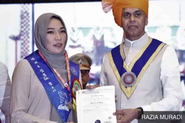 भारत में अफगान छात्रा ने स्वर्ण पदक जीता, शिक्षा से वंचितों को किया  समर्पित