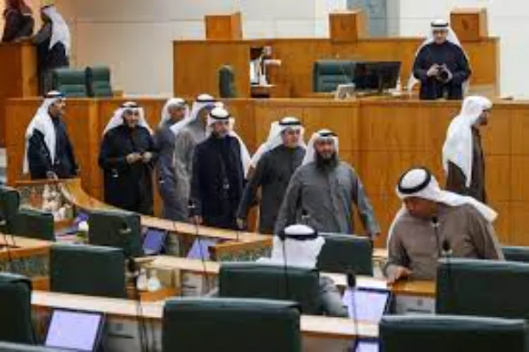 कुवैत की अदालत ने 2022 के चुनाव परिणामों को रद्द किया, पिछली संसद बहाल