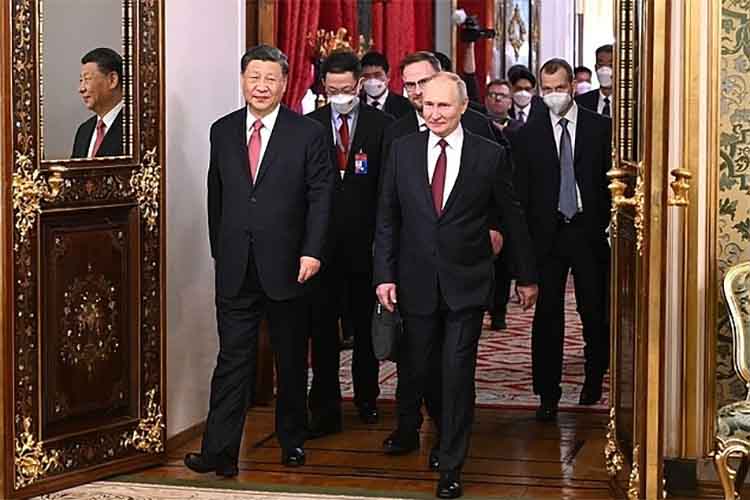 रूस विदेश व्यापार में युआन पर स्विच करने को तैयार : पुतिन