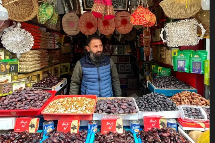 रमजान 2023: पहले रोजे के साथ इबादतगाहों में चहल-पहल बढ़ी, कश्मीर   में सजे बाजार