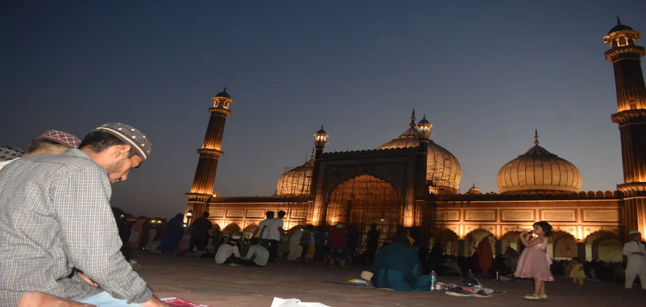 रमजान में बढ़ी जामा मस्जिद की रौनक, शंकर , अब्दुल्ला और प्रमोद की आमदनी में भी आया उछाल