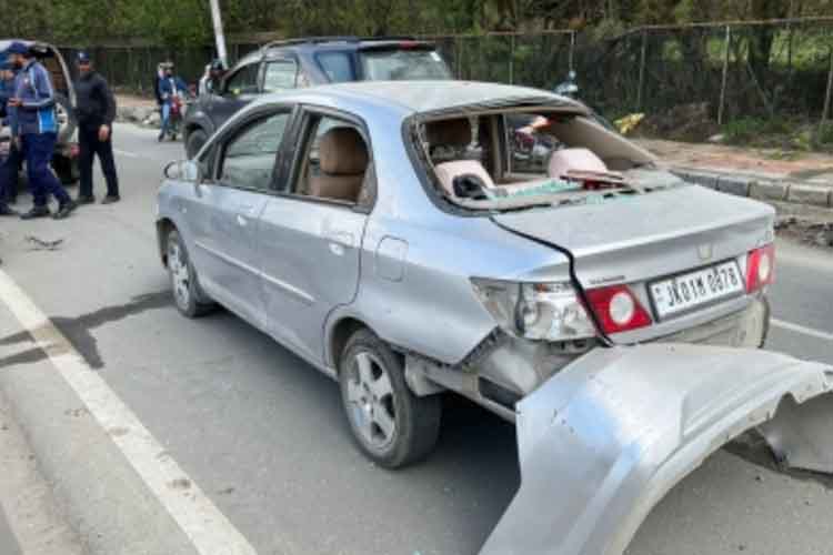 श्रीनगर में एक कार में धमाका, कोई हताहत नहीं