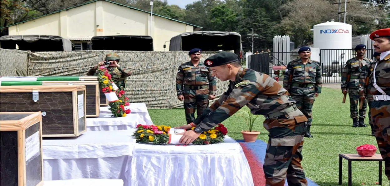 भारतीय सेना ने आतंकी हमले में मृत पांच सैनिकों को औपचारिक श्रद्धांजलि दी