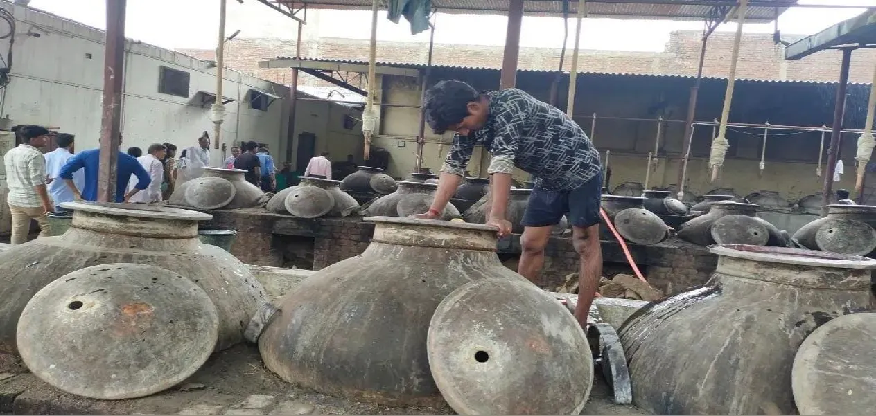 कन्नौज : जहां की फ़िज़ाओं में इत्र महकता है 