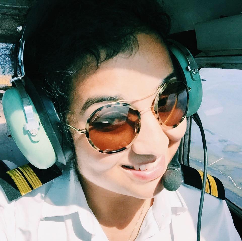 https://www.hindi.awazthevoice.in/upload/news/168268080604_Hana_flying_her_aircraft.jpg