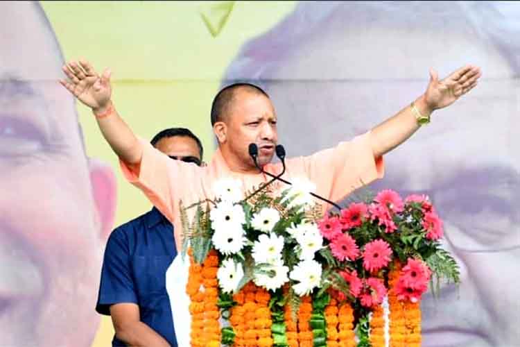 गले में पट्टा लटका कर घूम रहे माफिया, पद्मश्री दिलशाद की सीएम योगी ने की तारीफ़ 